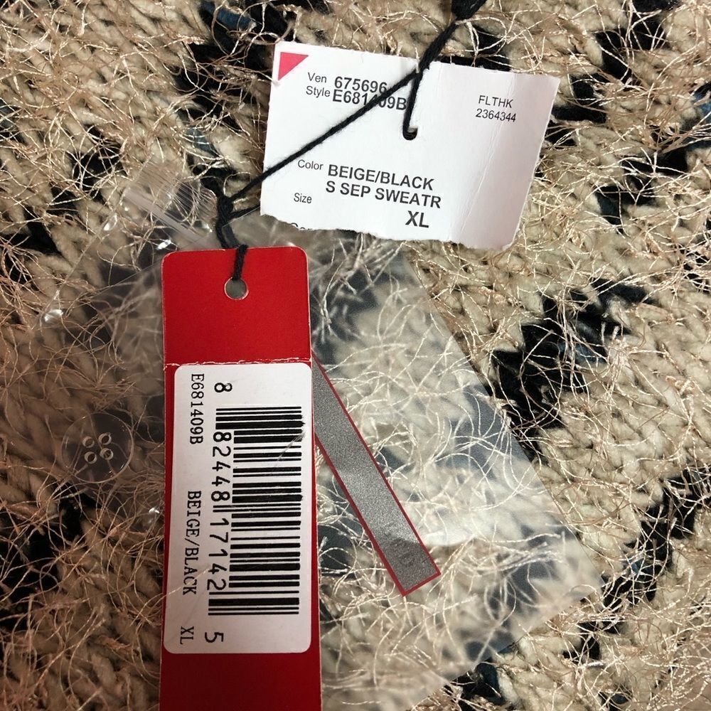 Red sweater - Picture 4 of 6